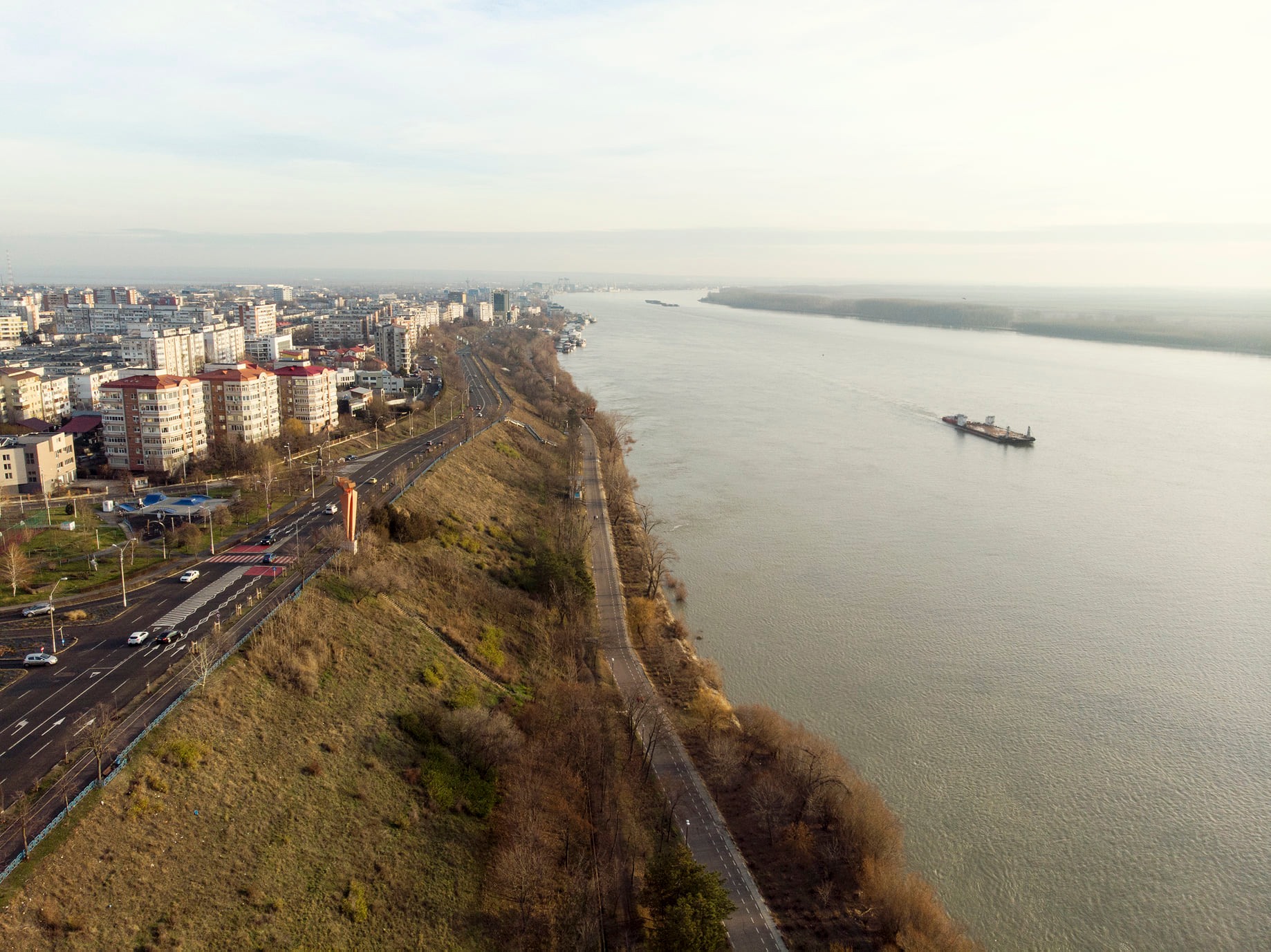 Administratorii restaurantelor de pe Faleza Dunării acuză Primăria Galați de abuzuri în proiectul de reabilitare