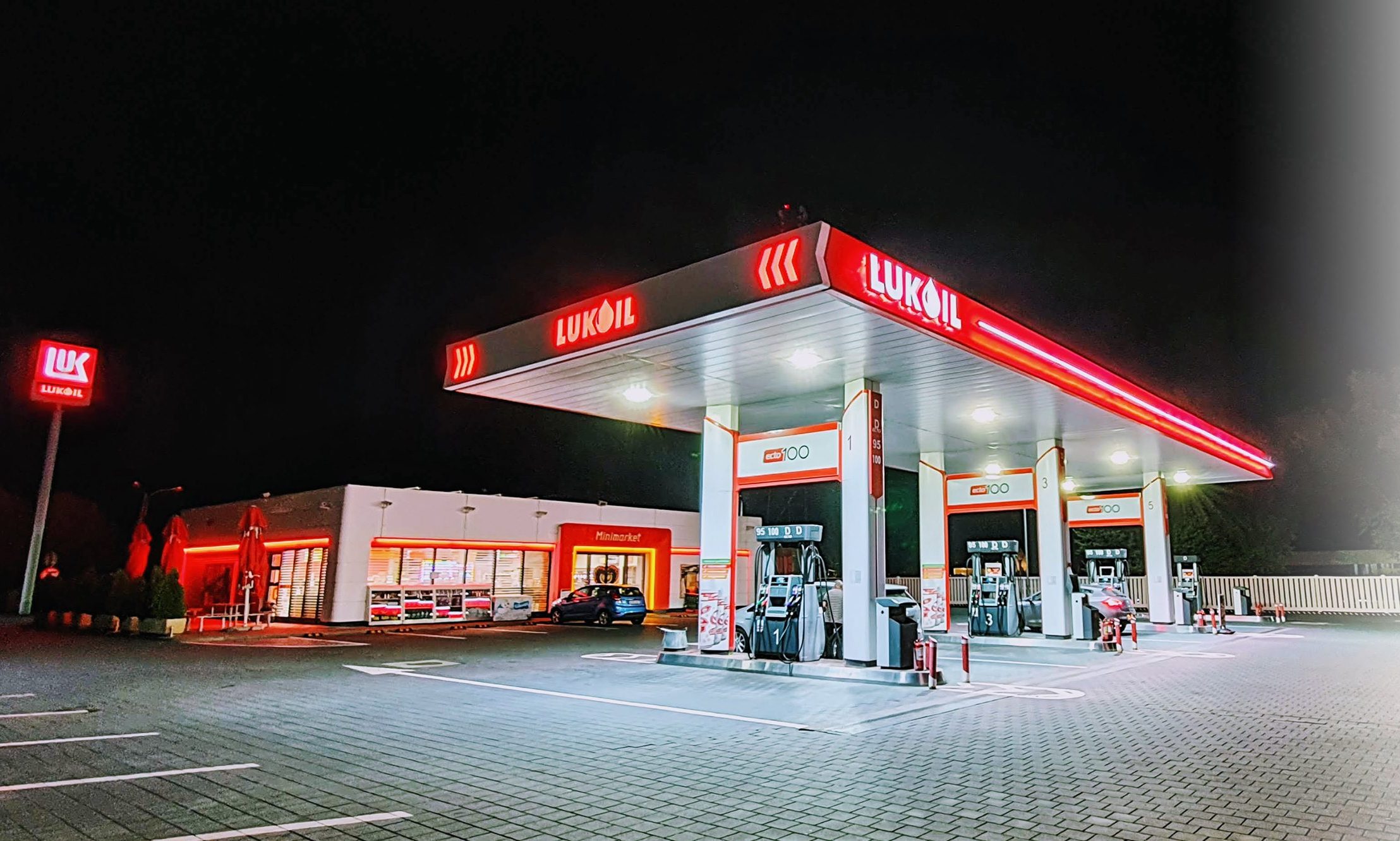 Fondul american care deține deja o companie în România va cumpăra și activele rușilor de la Lukoil