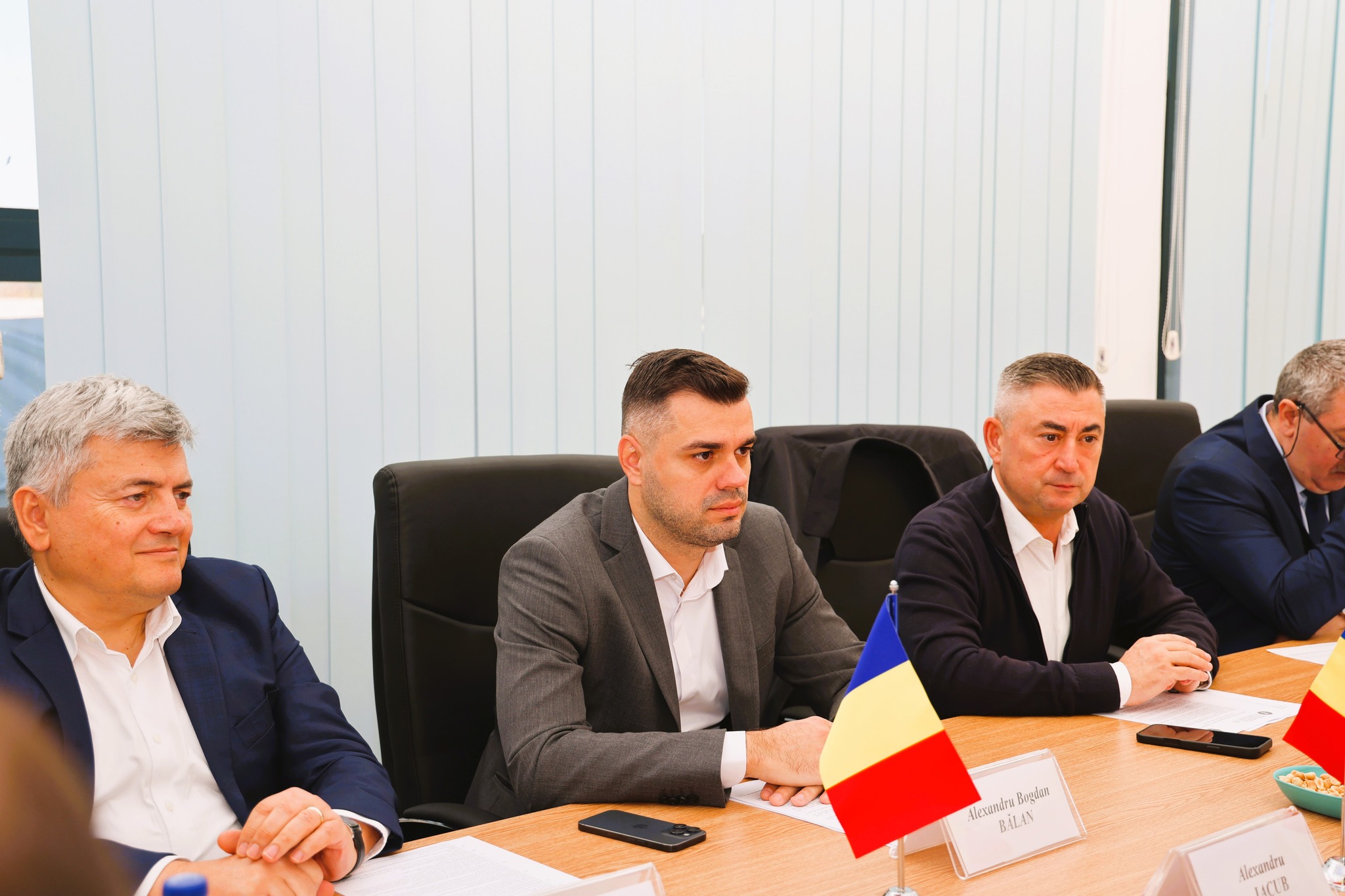 Premierul și ministrul Finanțelor au reușit să schimbe conducerea Vămii, dar au păstrat aceleași persoane