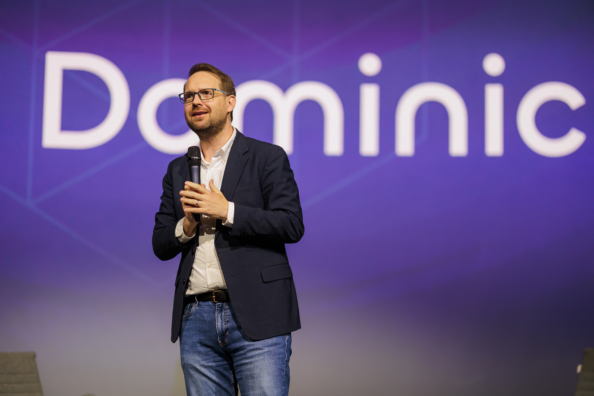 Președintele USR, Dominic Fritz, a ajuns la mâna judecătoarei Liei Savonea pentru a scăpa de acuzația de conflict de interese