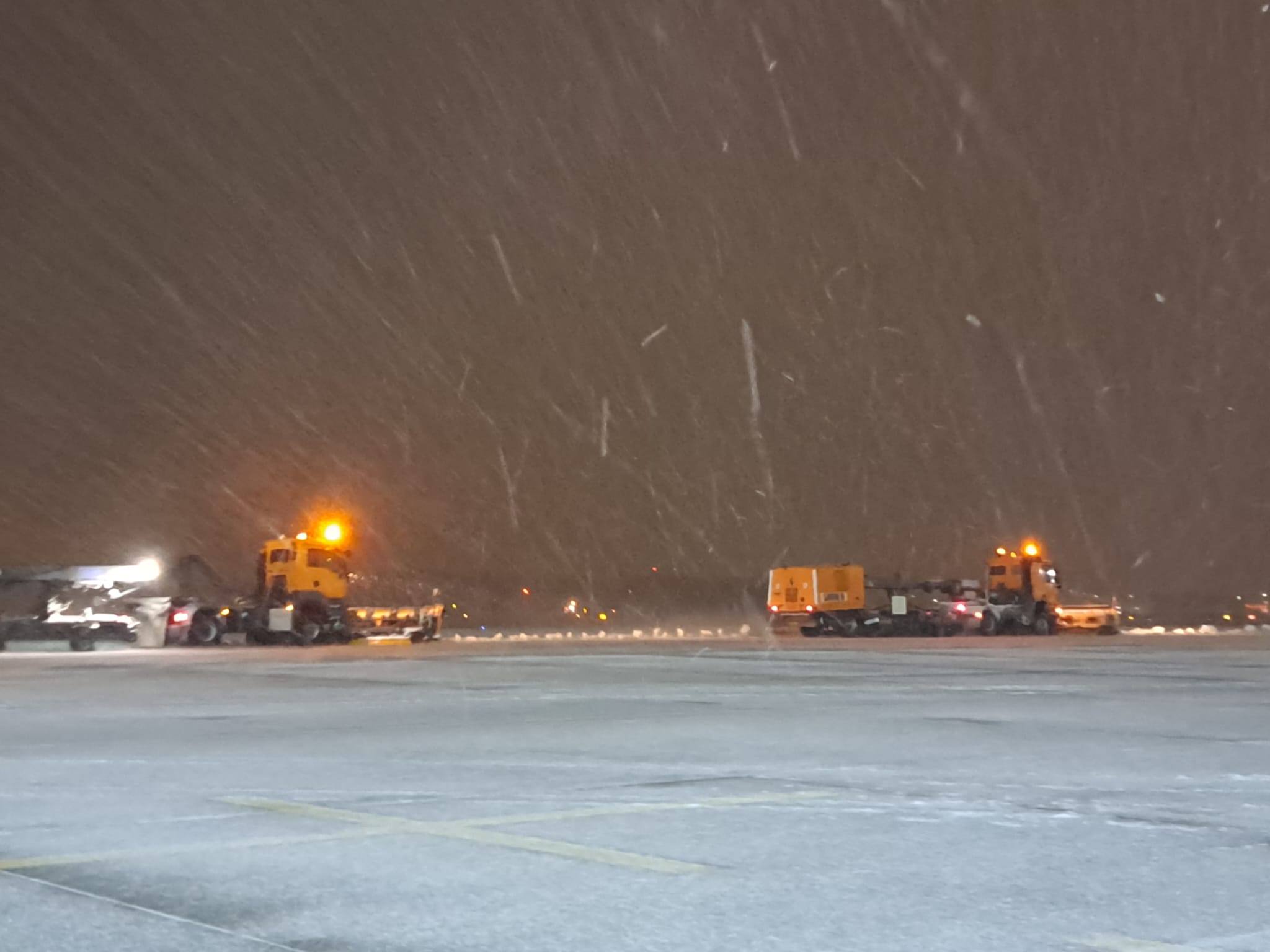 Primele decolări de pe Aeroportul Otopeni au fost spre Frankfurt și Dubai. 56 de zboruri sunt deja anulate