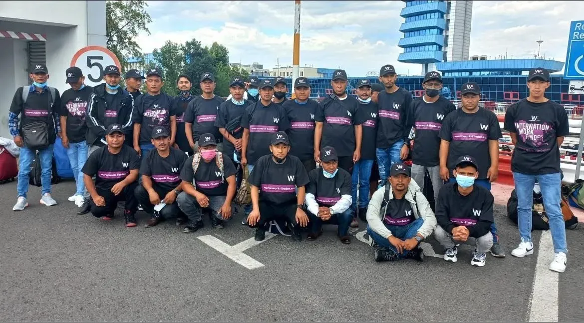 Proiectul prin care muncitorii migranții vor fi sub supraveghere în România din 2027. Guvernul reduce garanția inițială de 200.000 euro pentru muncitorii străini