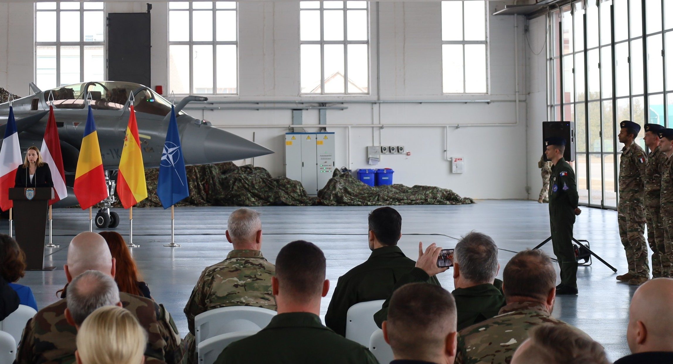 Hackerii ruși au vizat și conturile de email ale comandanților Forțelor Aeriene Române. Armata spune că tentativa nu a reușit