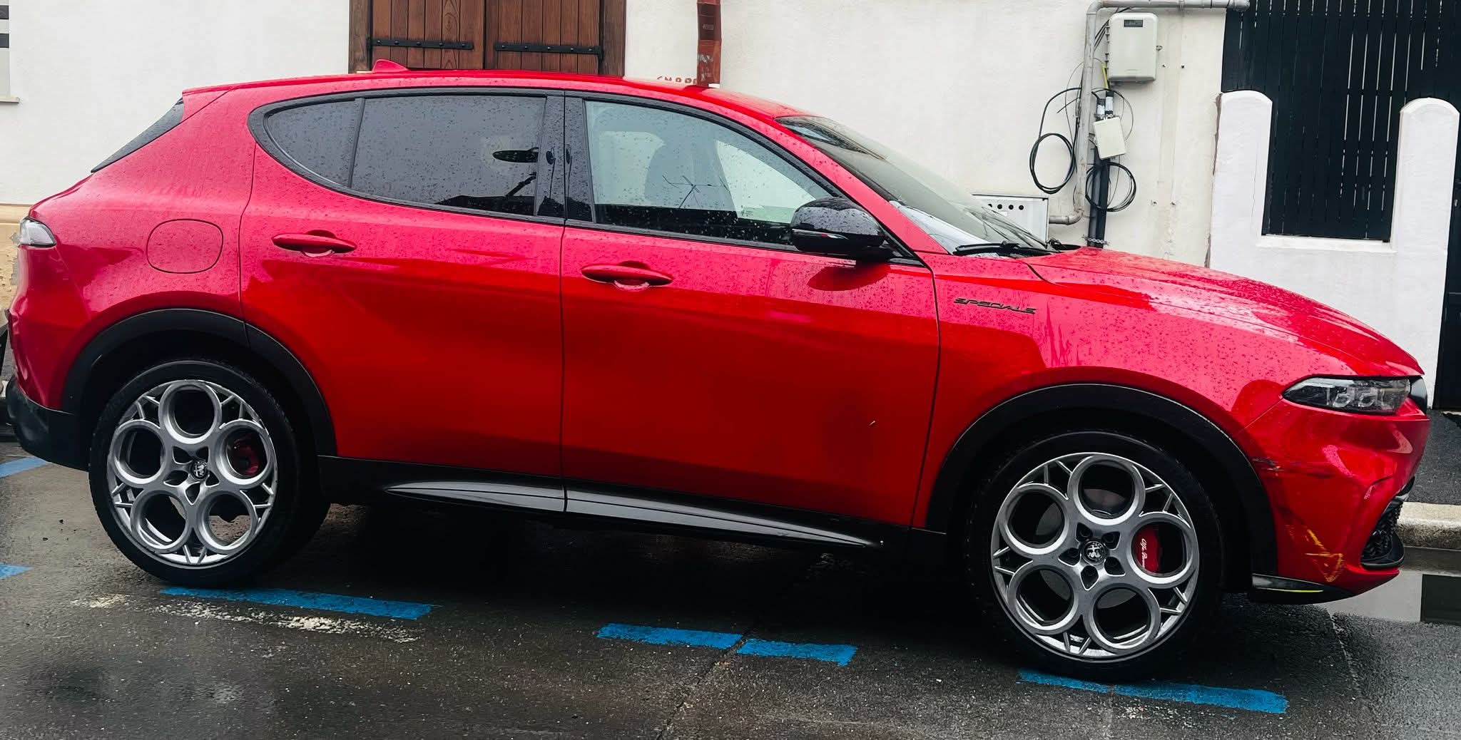 Automobilul Alfa Romeo Tonale cu probleme al Ramonei.