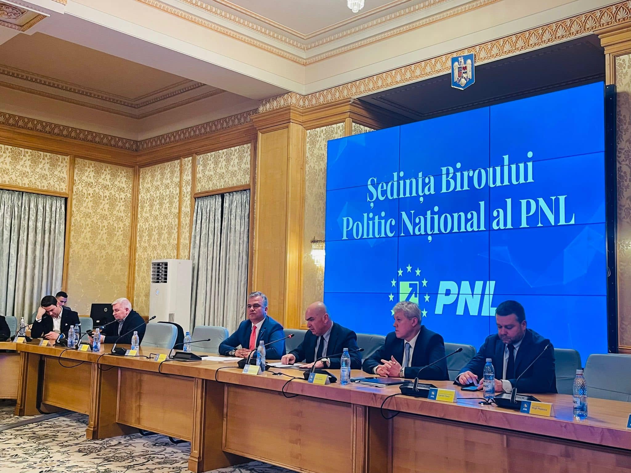 Lista provizorie a liderilor și filialelor pregătite să rupă majoritatea din PNL pentru a reveni la guvernare alături de PSD