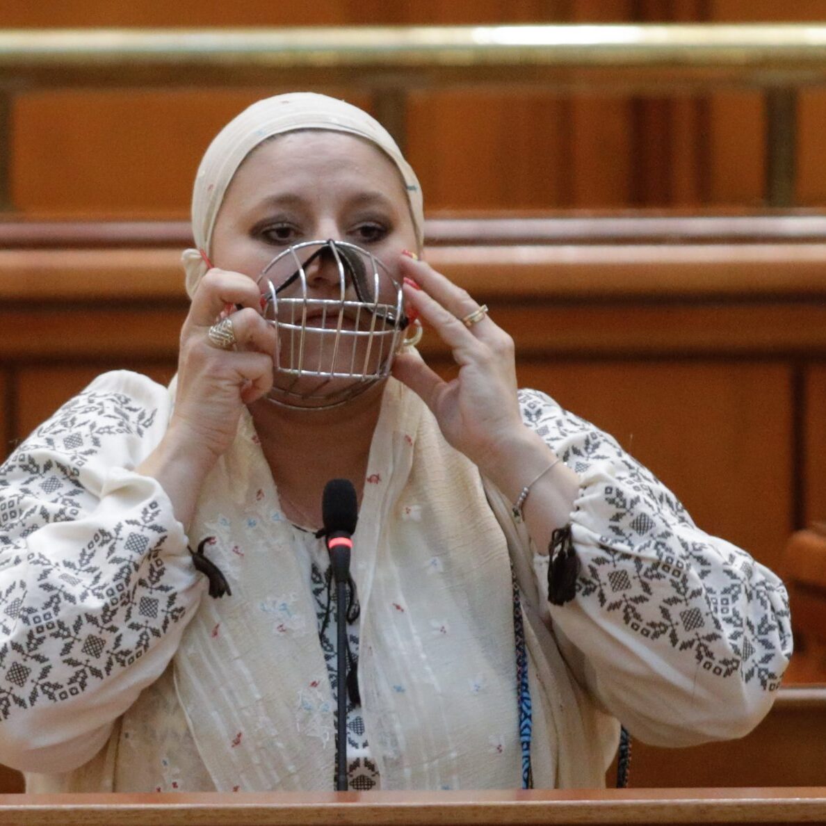 Diana Șoșoacă, trimisă în judecată pentru lipsire de libertate