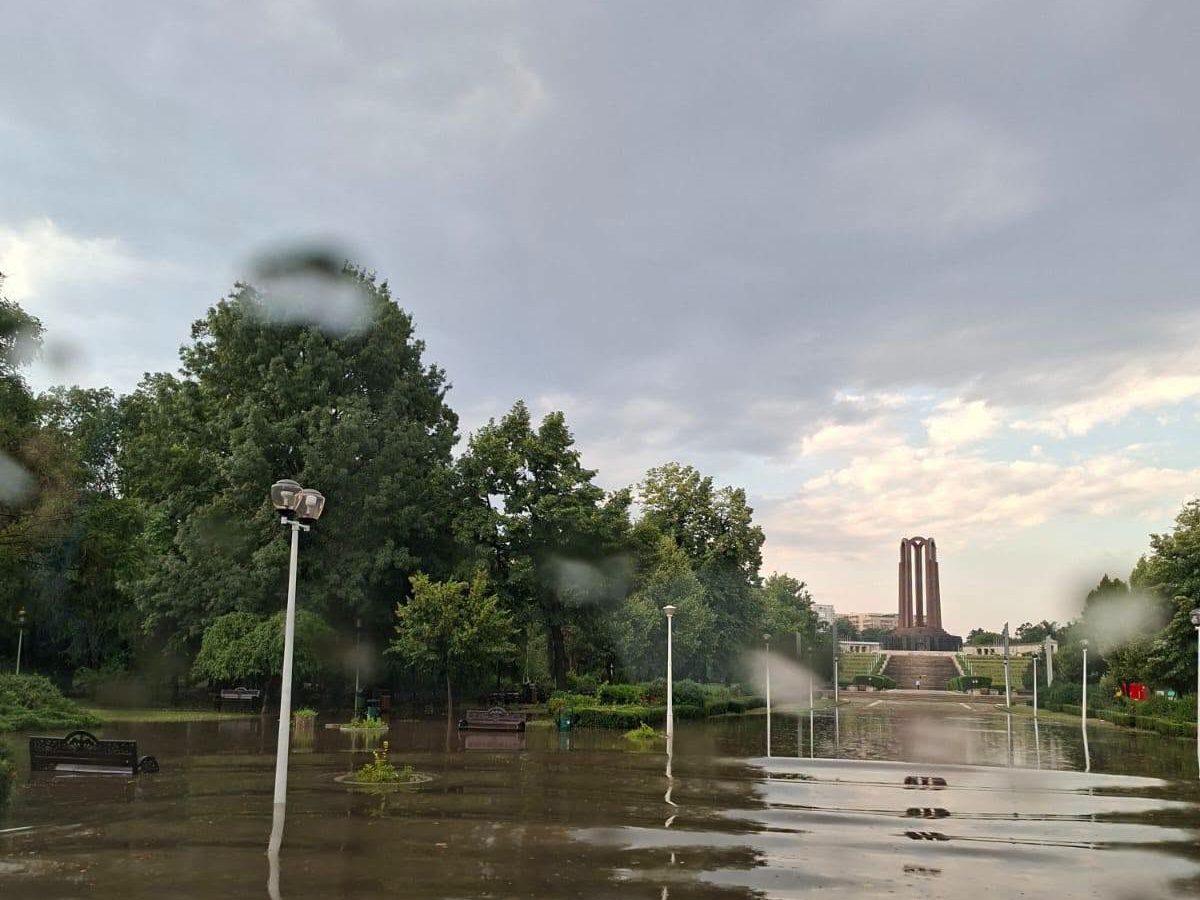 Parcul Carol a fost inundat, sursa foto: Facebook/Ciprian Ciucu