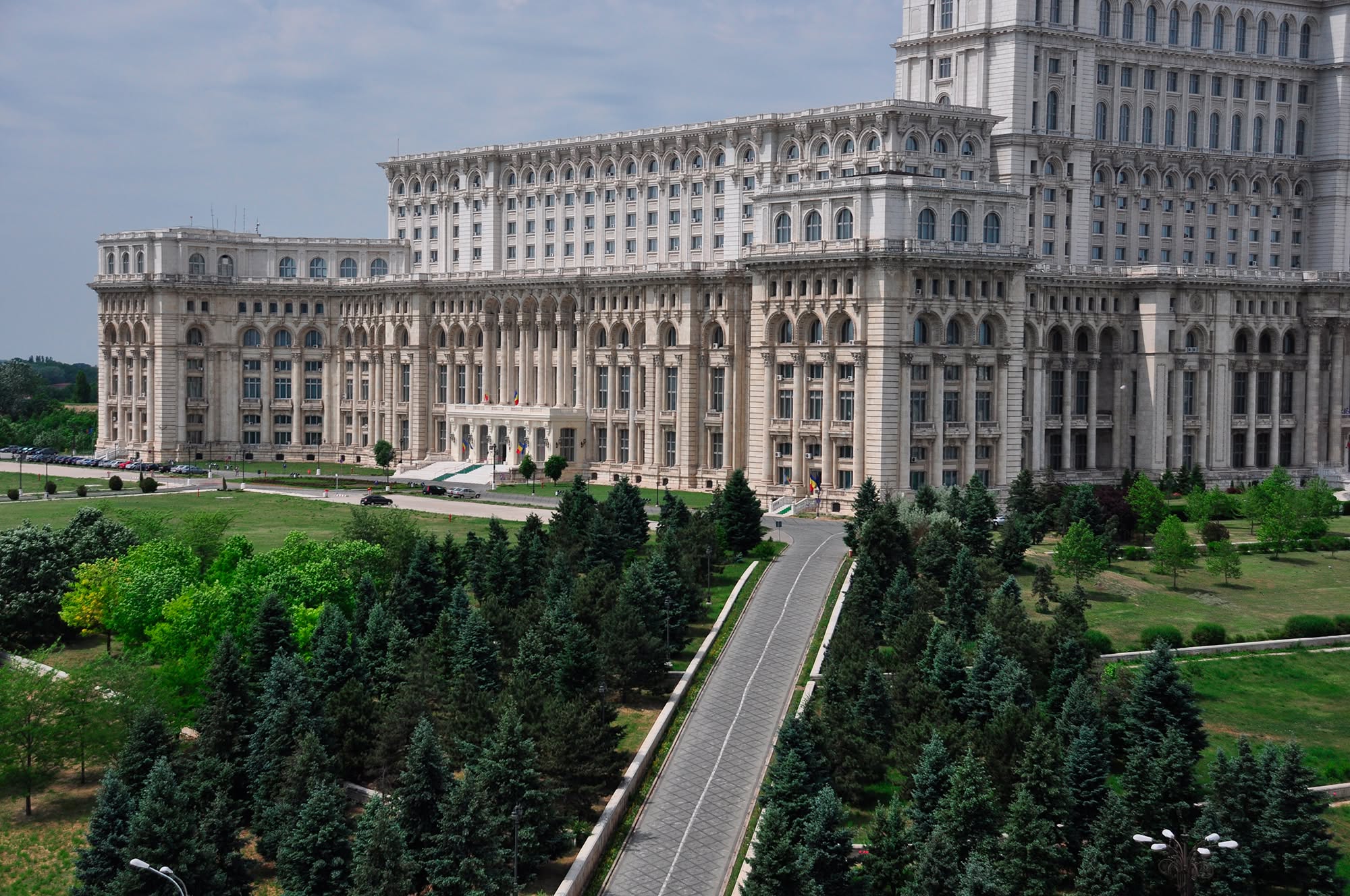 Sediul CCR este în clădirea Palatului Parlamentului