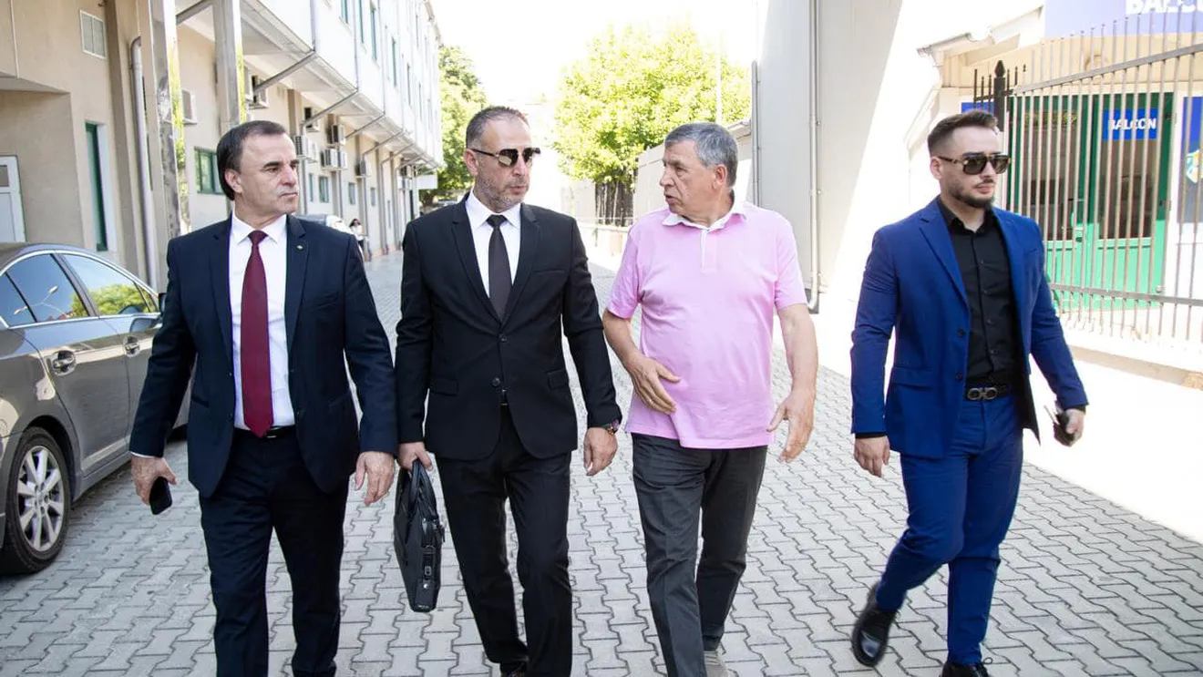 Cerere de insolvență pentru firma care a transferat bani către studioul care a trucat fotografiile cu președintele Nicușor Dan, Ponta și Coldea